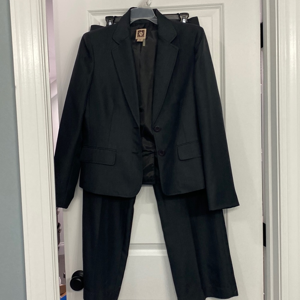 Ann Klein size 10P black light weight pant suit.